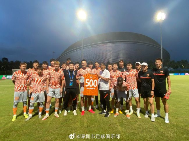 全场比赛结束，阿森纳1-1埃因霍温，小组赛4胜1平1负头名收官！